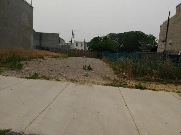 617 S 5th St, Camden, NJ 08103