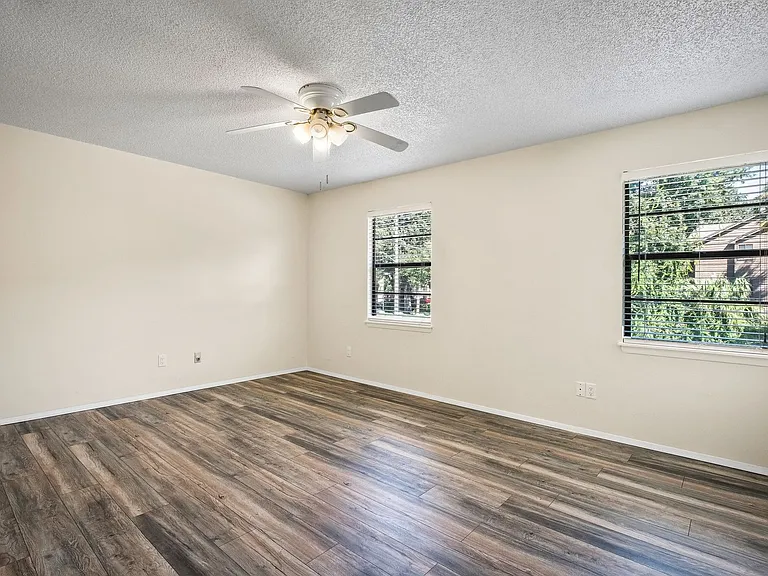 1016 Assisi Ln — Photo 15