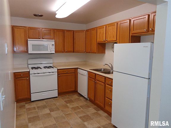 4th image of 3400 N Knoxville Ave