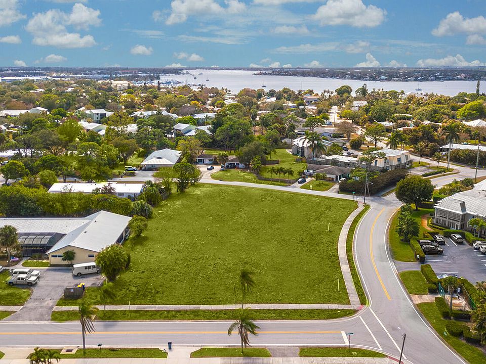 1st image of 933 & 943 NW Spruce Ridge Drive