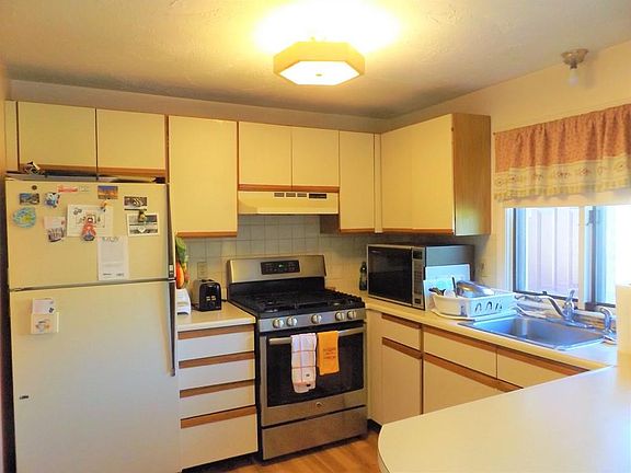 3rd image of 22 Heritage Dr #22