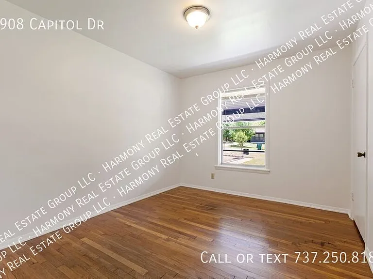 8908 Capitol Dr — Photo 13