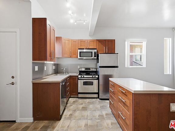 4th image of 141 W Avenue 31 APT 1