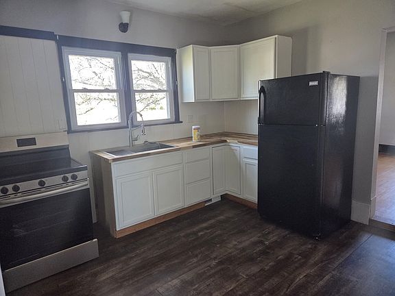 3rd image of 102 E Virginia Rd