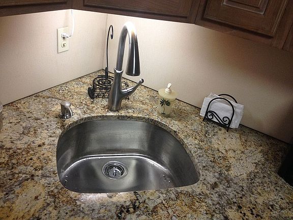 5th image of 4990 Collesium Dr