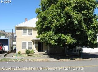 860 SE Rose St APT 3, Roseburg, OR 97470