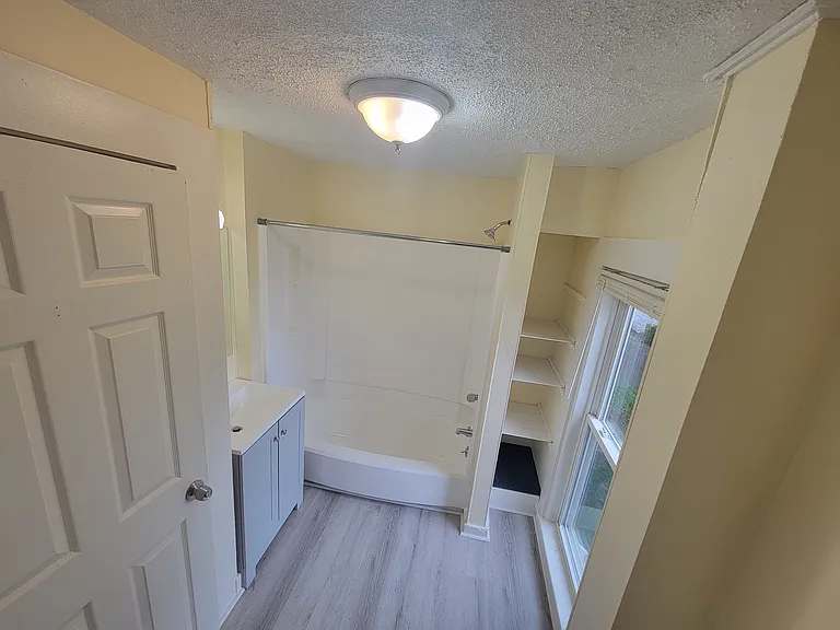 21 Grove St #A — Photo 4