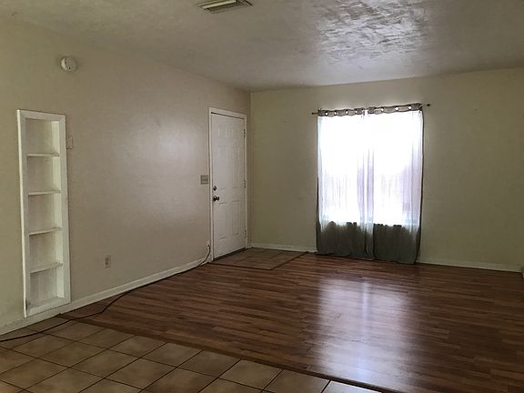 5th image of 2472 Austin Ave