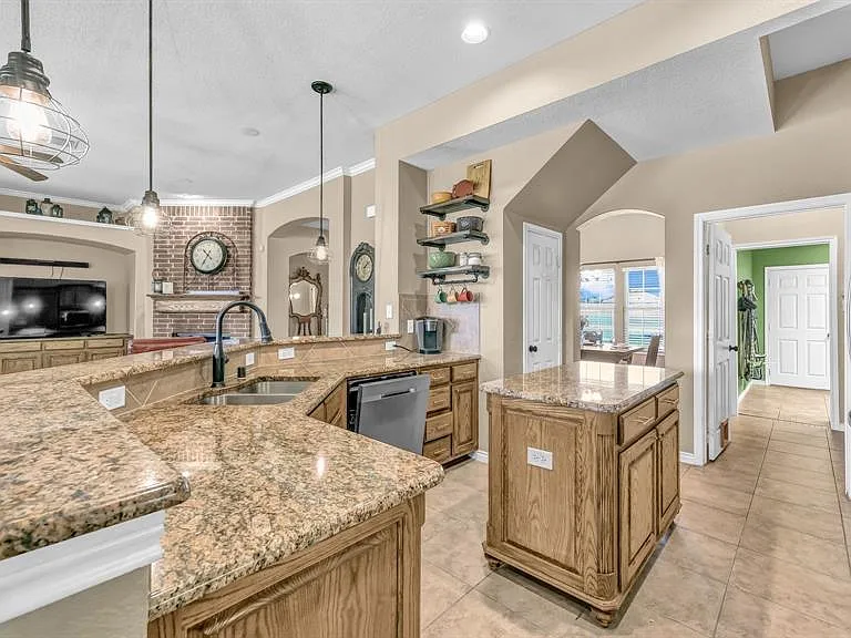 Highland Dr — Photo 18