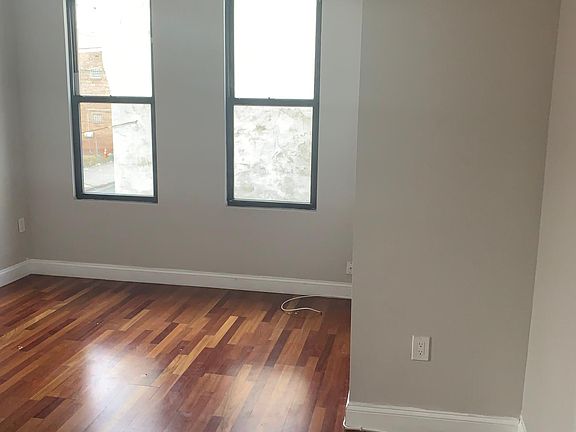 4th image of 1441 W Tioga St #2