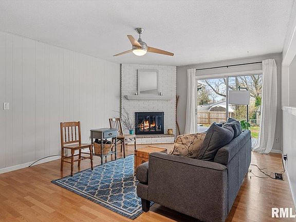 5th image of 812 Roanoke Dr
