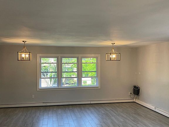 5th image of 932 Lamont Ave
