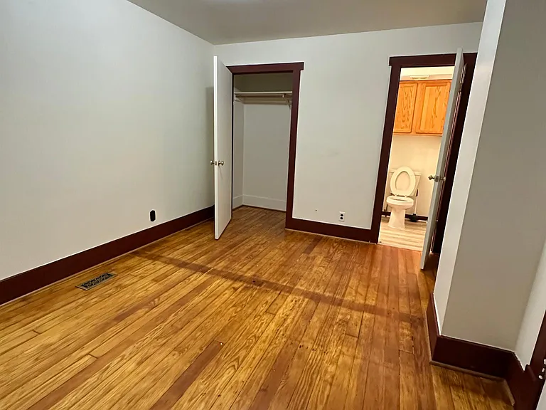718 Washington St — Photo 4