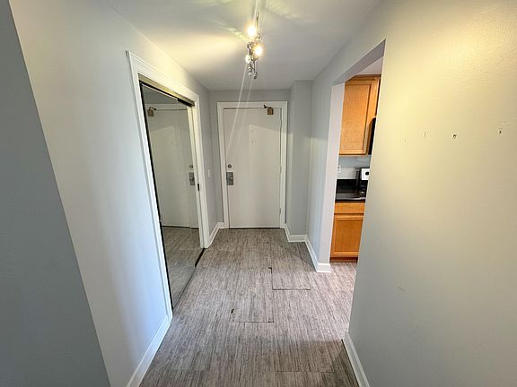 4th image of 1 Renaissance Pl Unit 617