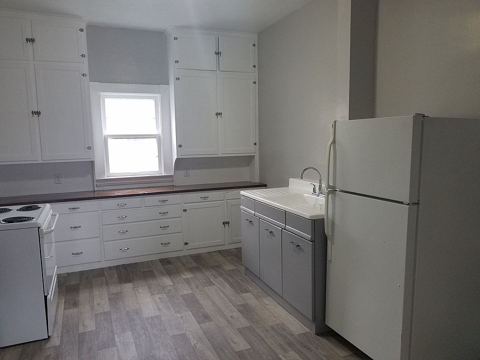 1st image of 205 3rd Ave SE #3