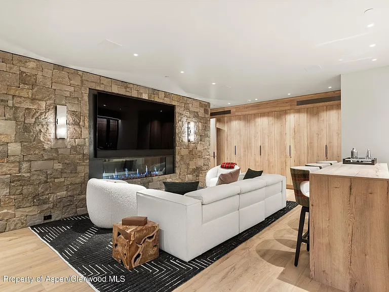 543 Walnut St #B — Photo 12