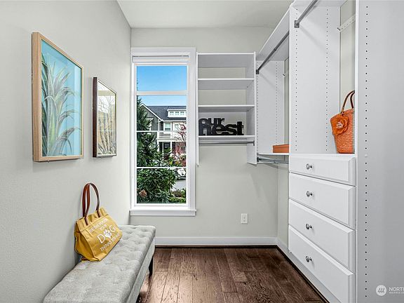 4th image of 1125 Pine Crest Circle NE