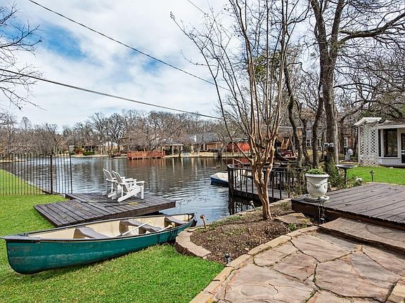 3rd image of 2425 Villa Vera Dr