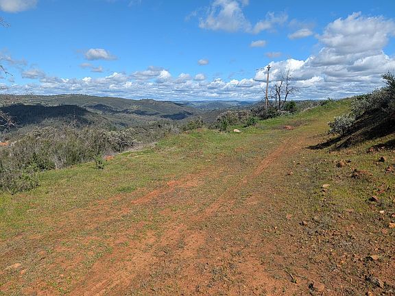 4th image of 645 Kanaka Valley Rd