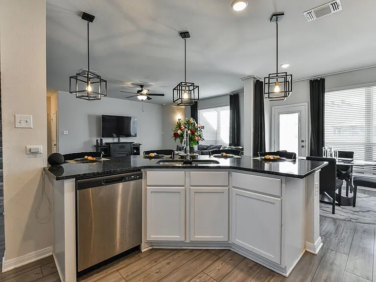 6306 Golden Gate Dr — Photo 20