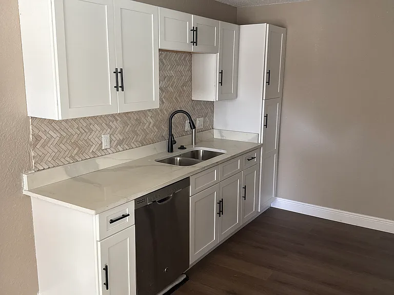 610 Plum Ln — Photo 4