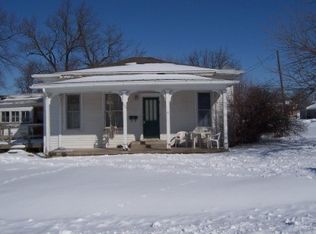 204 W 5th St, Cameron, MO 64429