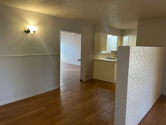 2nd image of 634 S San Jose Dr