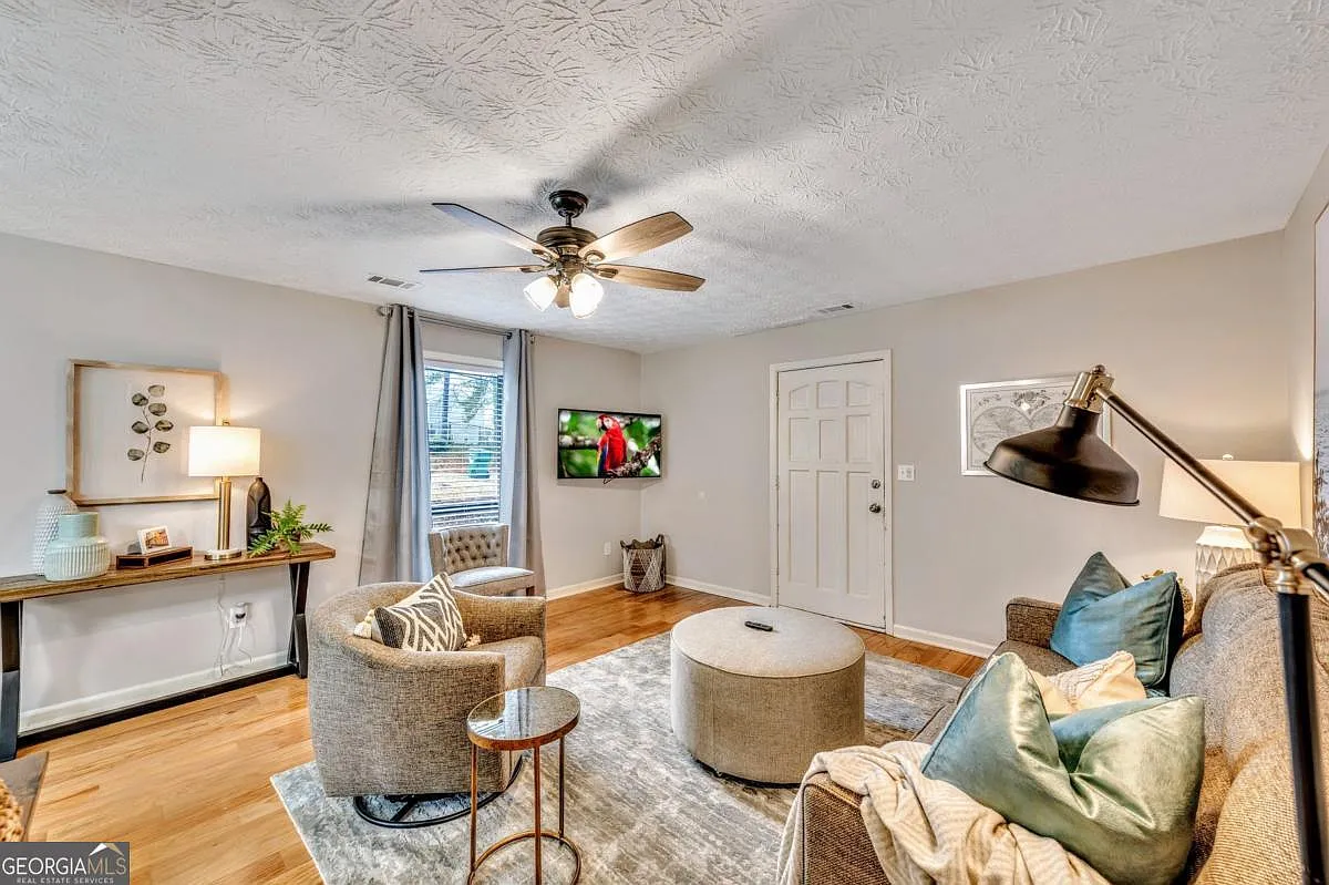 2 bed, 2.0 bath, 1200 sqft, $3,600 — Photo 1