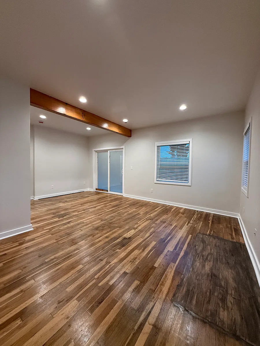 Building Photo - 2302 Algona Dr