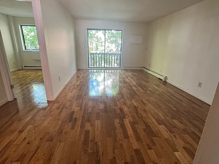 Odell Ave — Photo 1