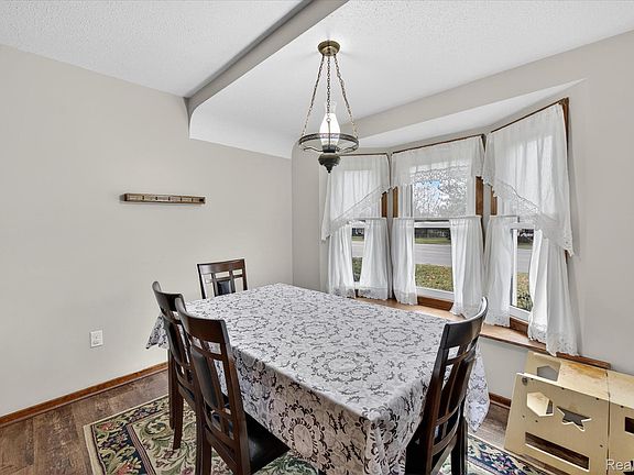 4th image of 13520 N Fenton Rd