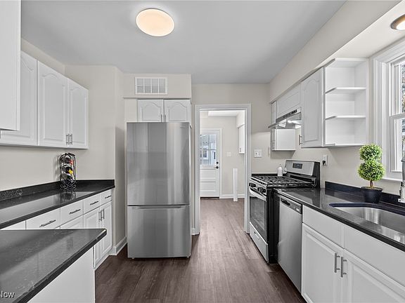 4th image of 2660 Fairland St