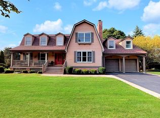 995 Pinecrest Dr, Sugar Grove, IL 60554