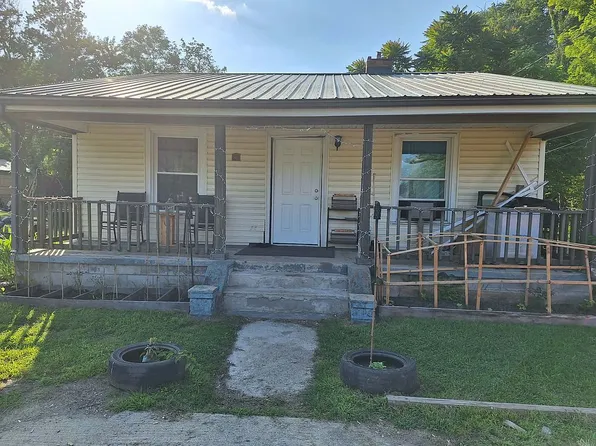 214 1st St, Beaver, WV 25813