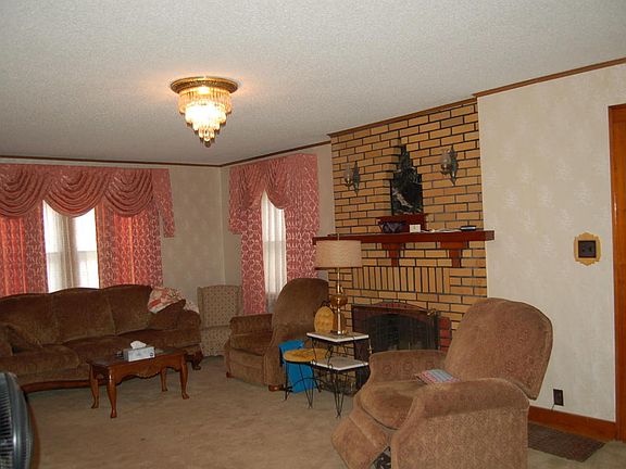 2nd image of 1306 E Eastwood St