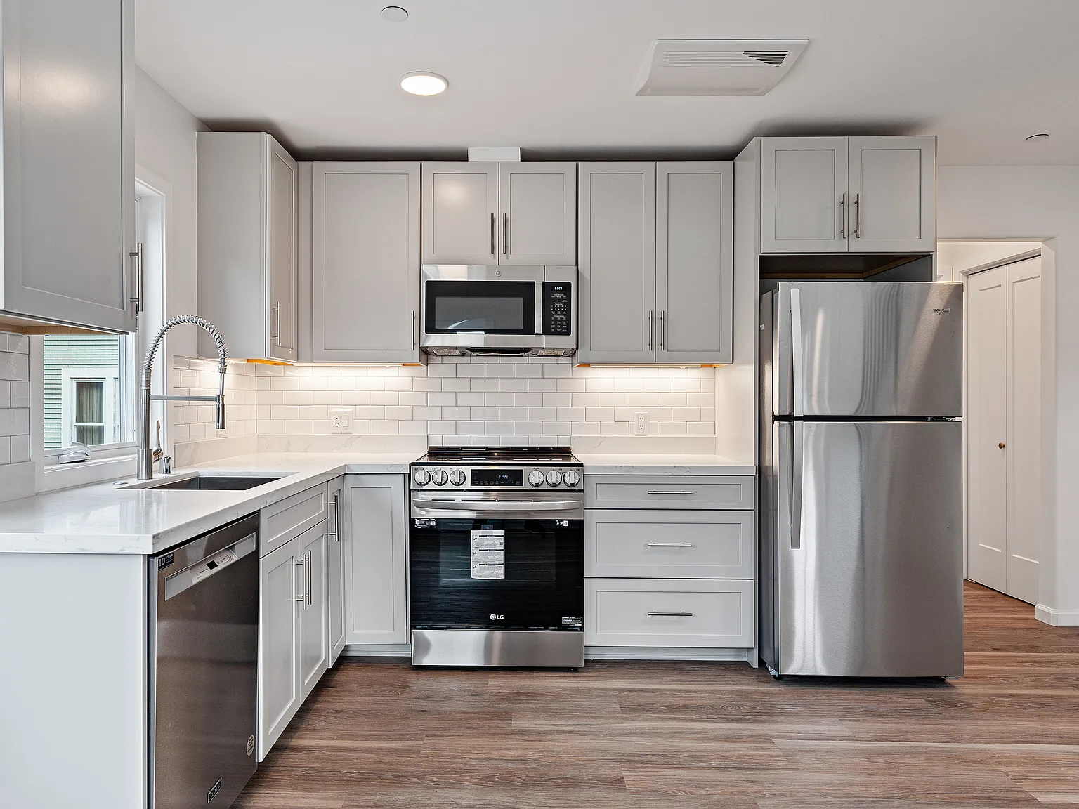 2 bed, $2,350 — Photo 1