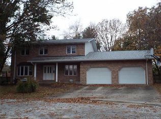 704 W 3rd St, Trenton, IL