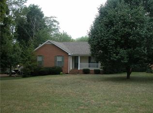 803 Hunters Crossing Ln, Springfield, TN 37172