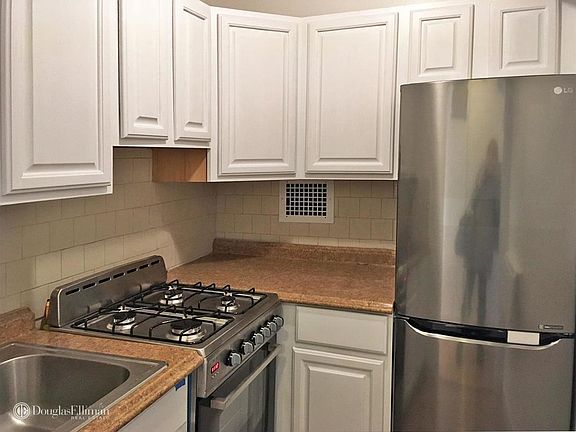3rd image of 220 E 67th St APT 3F