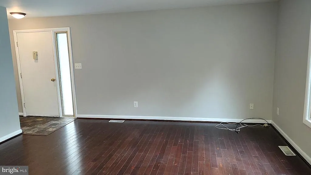 2 bed, 1.0 bath, 992 sqft, $1,900 — Photo 4