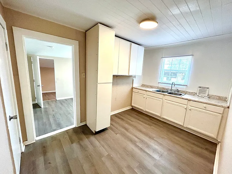 729 Burmeister St — Photo 5
