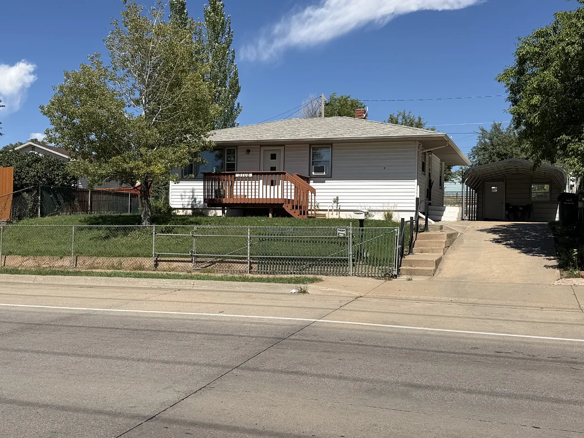 2 bed, 768 sqft, $2,000 — Photo 1