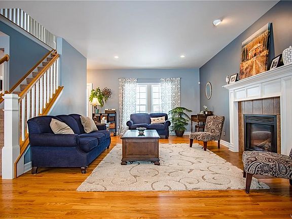 3rd image of 3412 Lakewood Dr