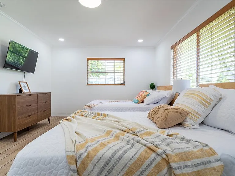 7354 Biltmore Dr — Photo 42