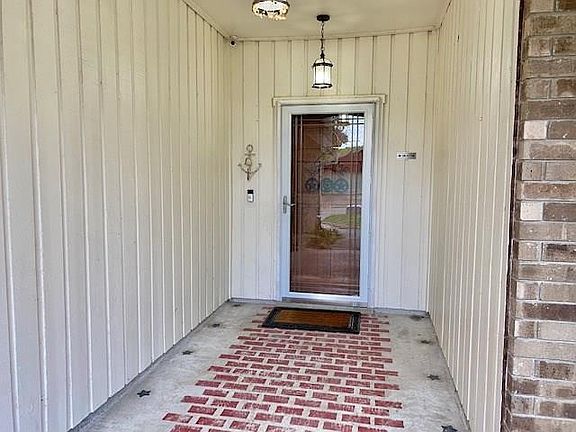 3rd image of 506 Regency Dr