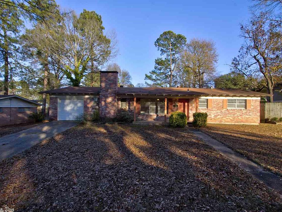 1st image of 4 Meadow Ln