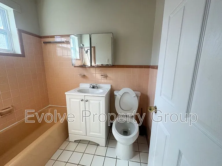 710 N Grove St #C — Photo 3
