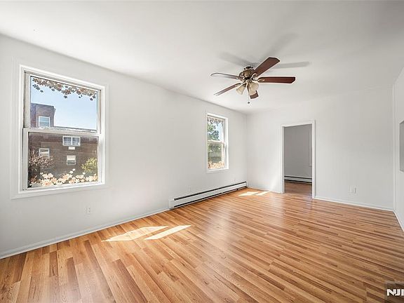 4th image of 539 Bergen Blvd