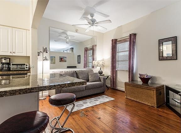 5th image of 1100 Collins Ave