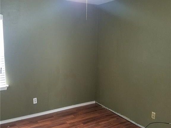 4th image of 820 Collin Dr